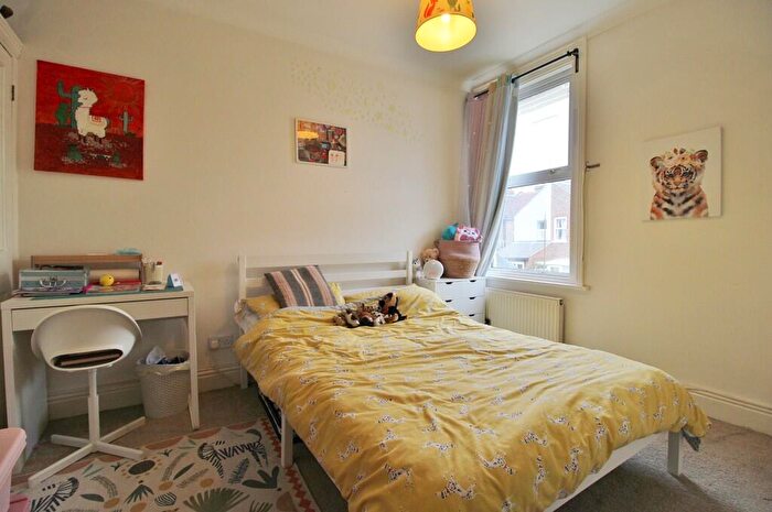 3 Bedroom Terraced House For Sale In Kingsley Road, Southsea, PO4