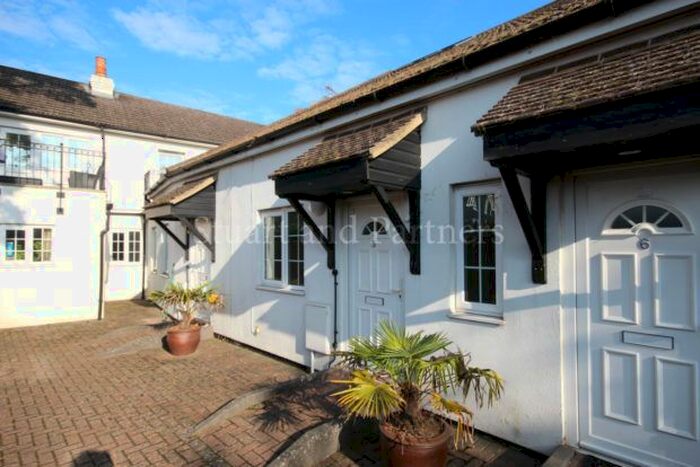 4 Bedroom Terraced House To Rent In Copthorne Bank, Copthorne, RH10