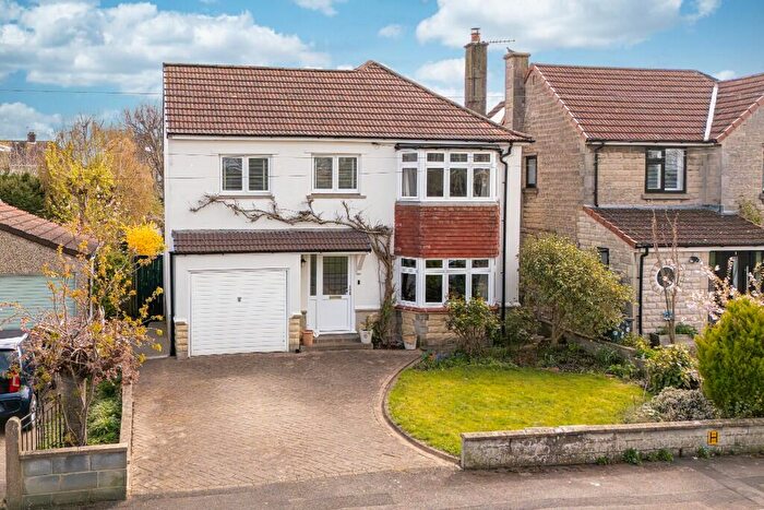 3 Bedroom Detached House For Sale In Lowmead, Trowbridge, BA14