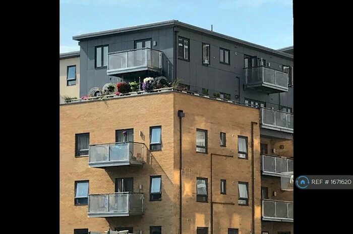 2 Bedroom Flat To Rent In Empire Reach, Chatham Kent, ME4