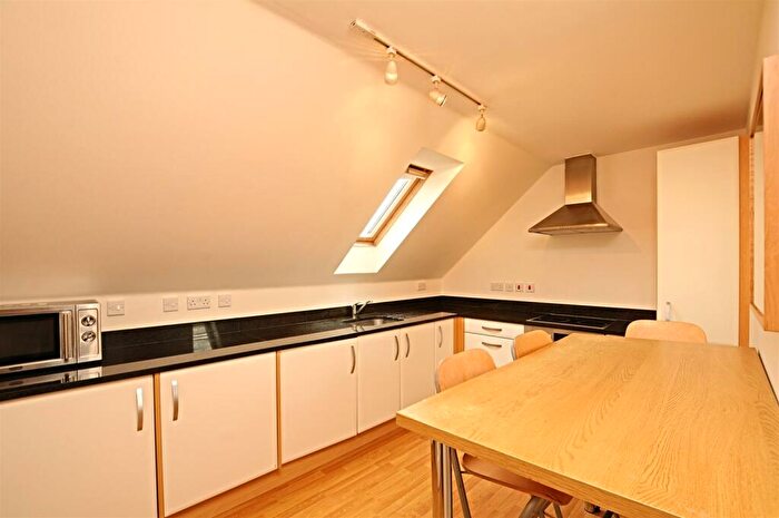 3 Bedroom Flat To Rent In Jeune Street, OX4