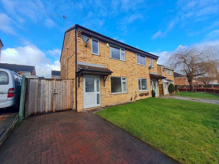 3 Bedroom Semi-Detached House To Rent In Nestfield Close, Pontefract, WF8