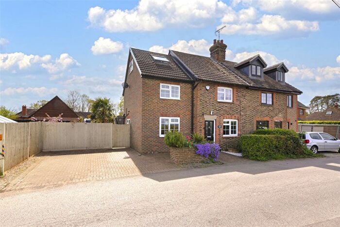 3 Bedroom Semi-Detached House For Sale In Chantlers Hill, Paddock Wood, Tonbridge, TN12