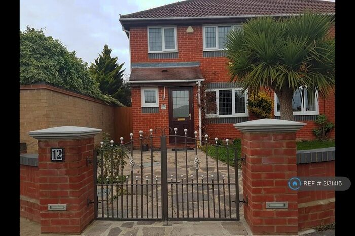 3 Bedroom Semi-Detached House To Rent In Cumberland Close, Ilford, IG6