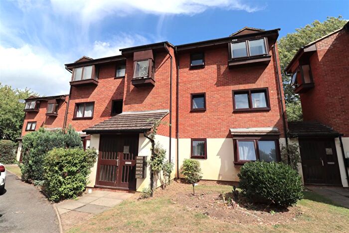 2 Bedroom Flat For Sale In Wheatley Close, NW4