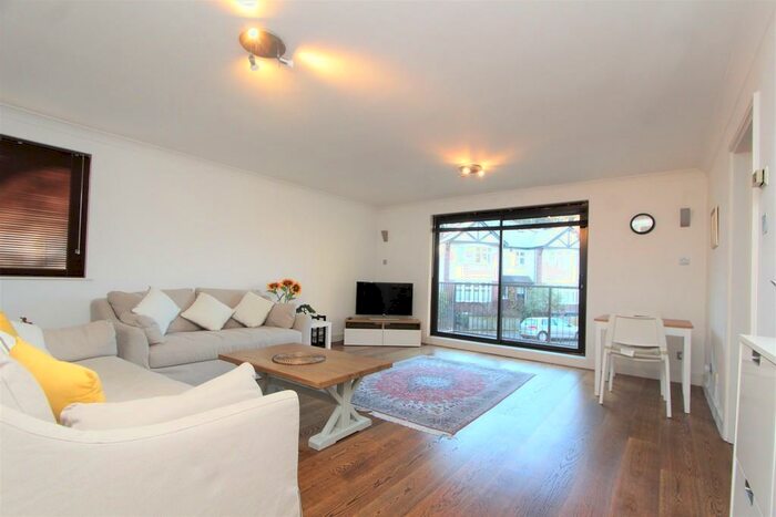 2 Bedroom Apartment To Rent In Stanhope Road, Highgate, N6