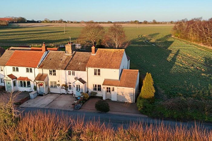 2 Bedroom Cottage For Sale In Beccles Road, Belton, Great Yarmouth, NR31