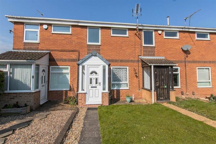 2 Bedroom Town House To Rent In Kingsbridge Avenue, Mapperley Plains, Nottingham, NG3