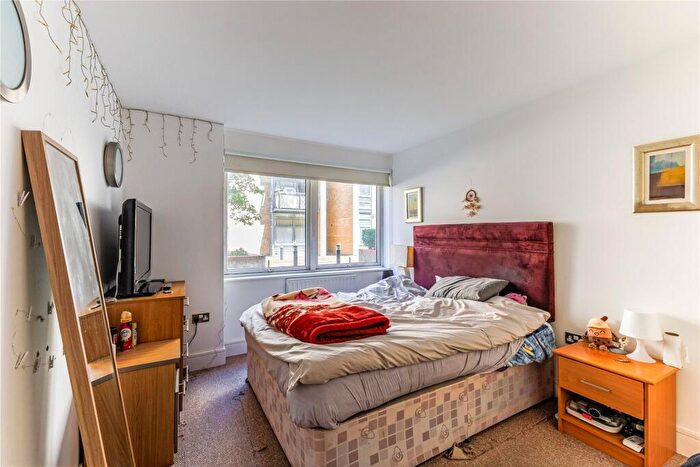 1 Bedroom Flat To Rent In Lowry House, Canary Central, Cassilis Road, E14