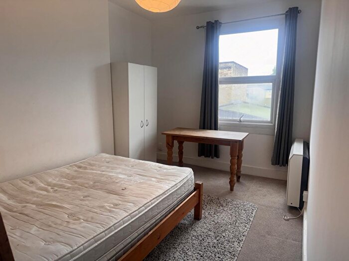 2 Bedroom Flat To Rent In Hornsey Road, Islington, N19