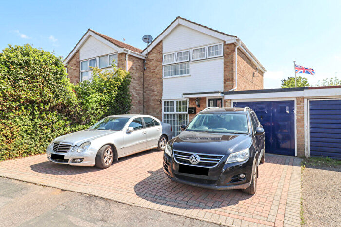 3 Bedroom Semi-Detached House For Sale In Sidlesham Close, Hayling Island, PO11