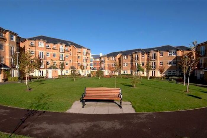 3 Bedroom Flat To Rent In Venneit Close, OX1