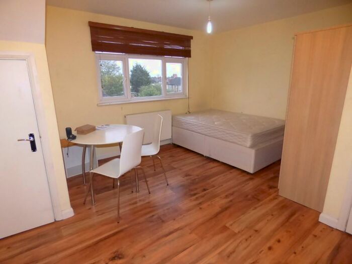 Studio To Rent In High Street, Barkingside Essex, IG6