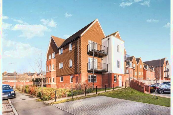 2 Bedroom Apartment To Rent In Outfield Crescent, Wokingham, RG40
