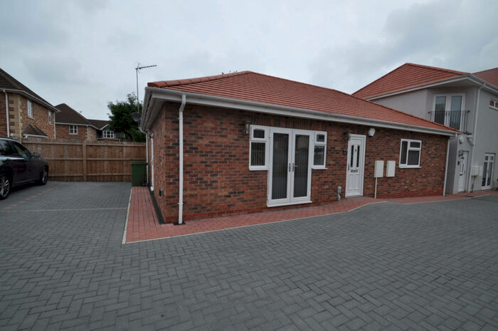 2 Bedroom Bungalow To Rent In Binningtons Gardens, Willerby, Hull, HU10