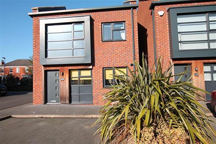 3 Bedroom Detached House To Rent In Field Close, HU16