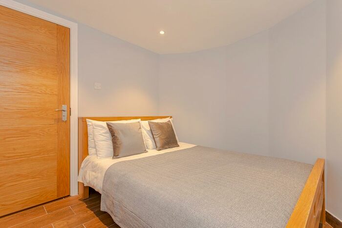 1 Bedroom Flat To Rent In Courtfield Gardens, Earls Court, London, SW5