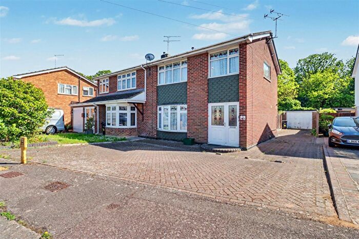 3 Bedroom Semi-Detached House For Sale In Toppesfield Avenue, Wickford, SS12