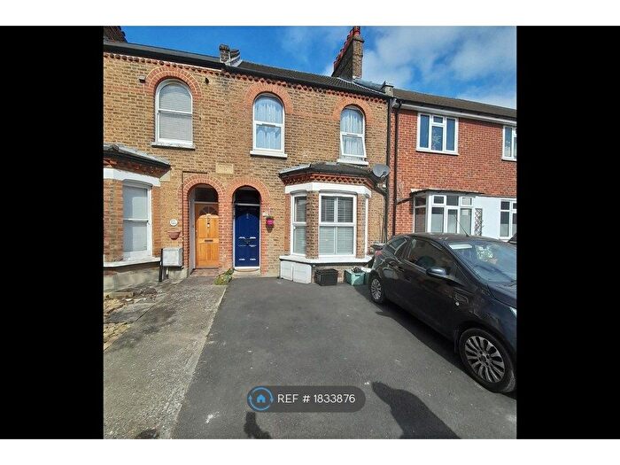2 Bedroom Flat To Rent In Birkbeck Road, Beckenham, BR3
