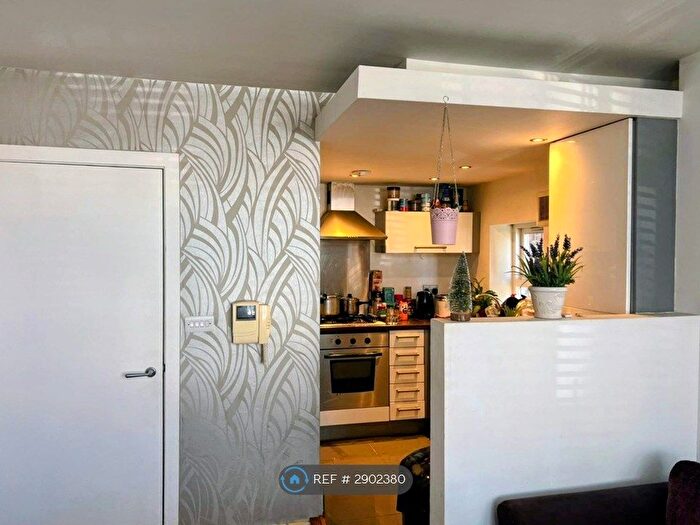 2 Bedroom Flat To Rent In Laurel Road, Liverpool, L7