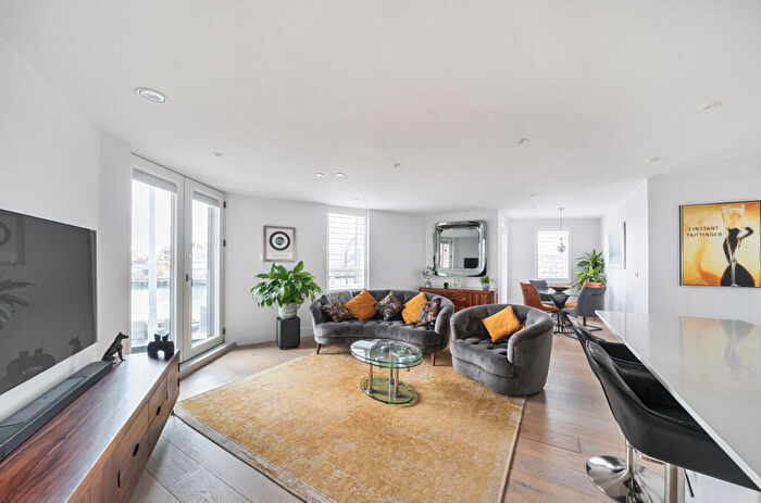 2 Bedroom Apartment For Sale In High Street, Poole, Dorset, BH15