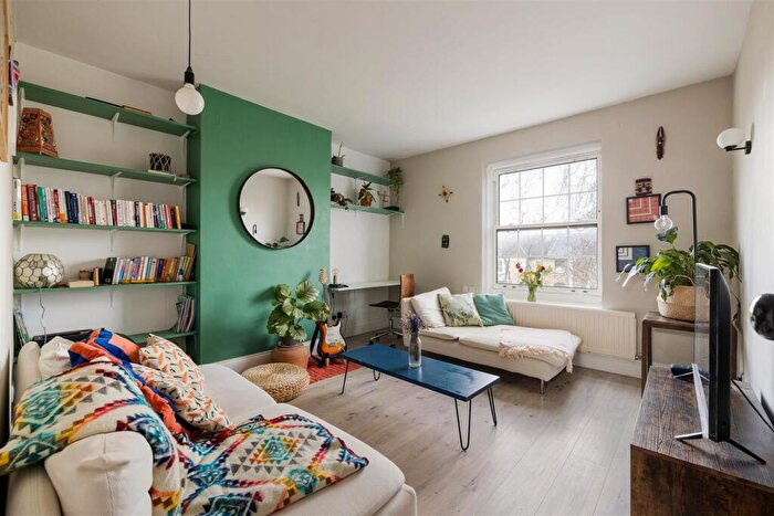 1 Bedroom Flat For Sale In Pembury Road, Hackney, E5