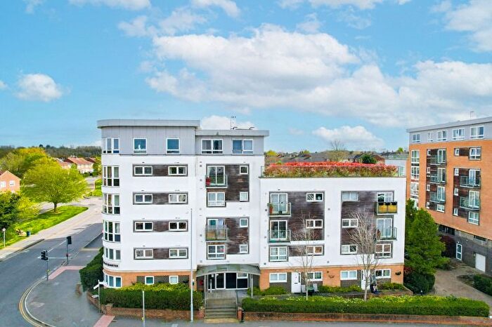 2 Bedroom Flat For Sale In Cherrydown East, Basildon, Essex, SS16