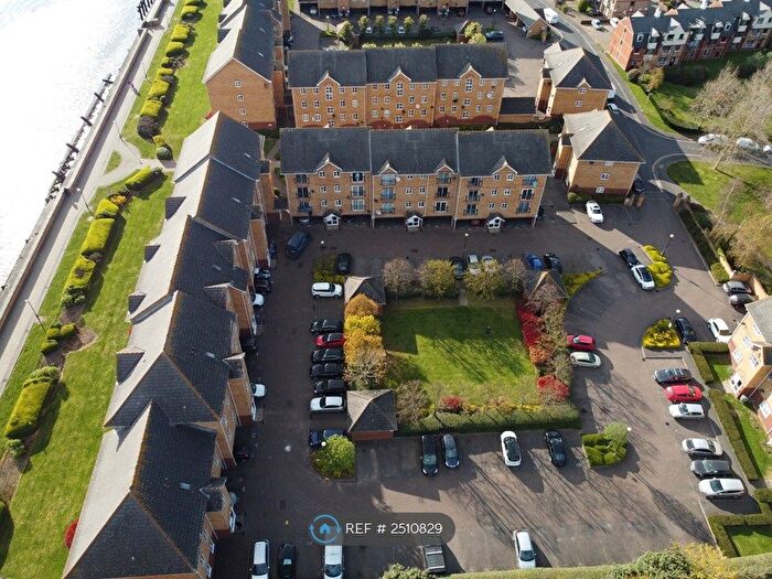 2 Bedroom Flat To Rent In Coal Court, Grays, RM17
