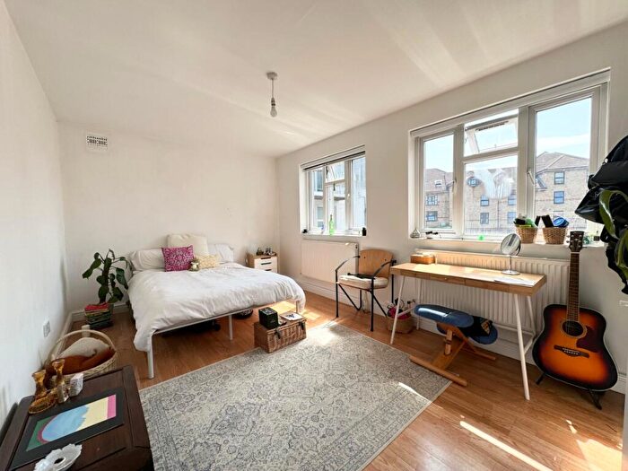 3 Bedroom Flat To Rent In Blackhorse Lane, Walthamstow, E17