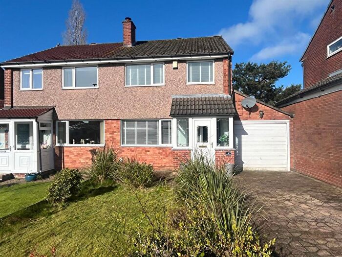 3 Bedroom Semi Detached House For Sale In Wordsworth Close, Dukinfield, SK16