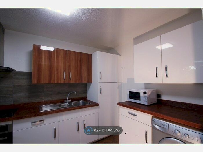 1 Bedroom Flat To Rent In Goldcrest Close, London, SE28