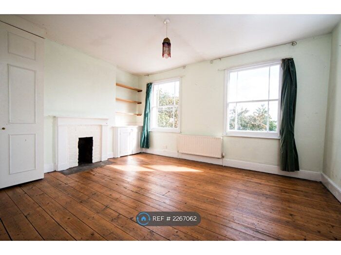 3 Bedroom Maisonette To Rent In York Way, London, N7
