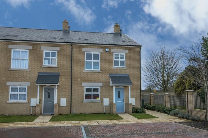 3 Bedroom End Of Terrace House To Rent In Ashdene Road, Bicester, OX26