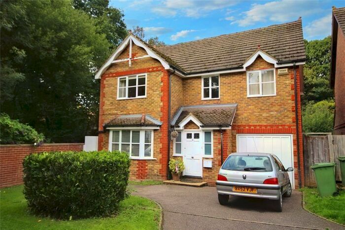 4 Bedroom Detached House To Rent In Parnell Gardens, KT13