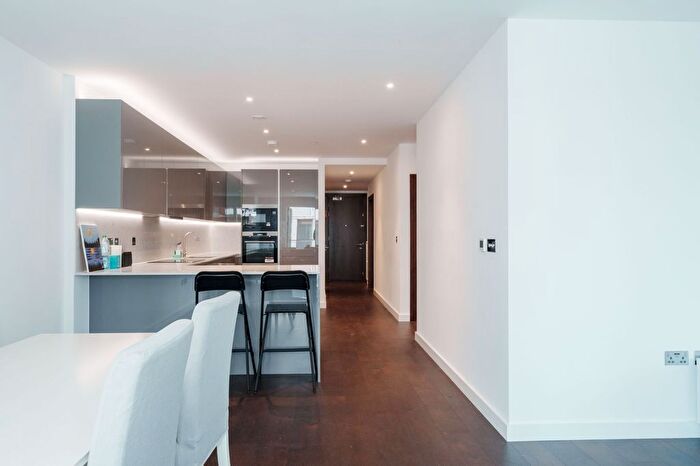 3 Bedroom Flat To Rent In Lanchester Way, London, SW11