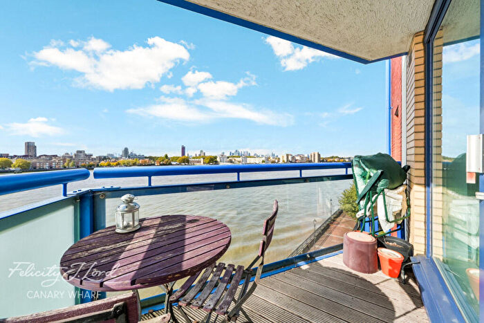 2 Bedroom Apartment For Sale In Nova Building, Newton Place, London, E14