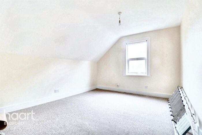 2 Bedroom Flat For Sale In Shakespeare Road, Bedford, MK40
