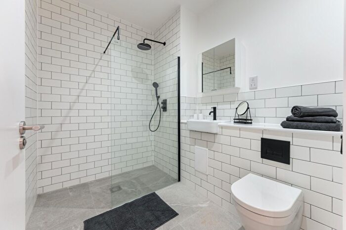 2 Bedroom Flat To Rent In Clay, Salford Quays, M50