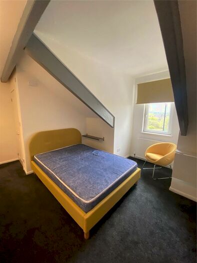 House To Rent In Stanningley Road, Leeds, LS13