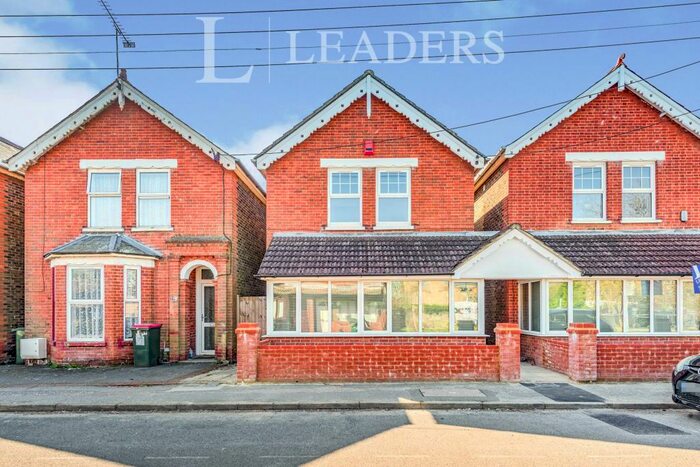 2 Bedroom Maisonette To Rent In East Park, Crawley, RH10