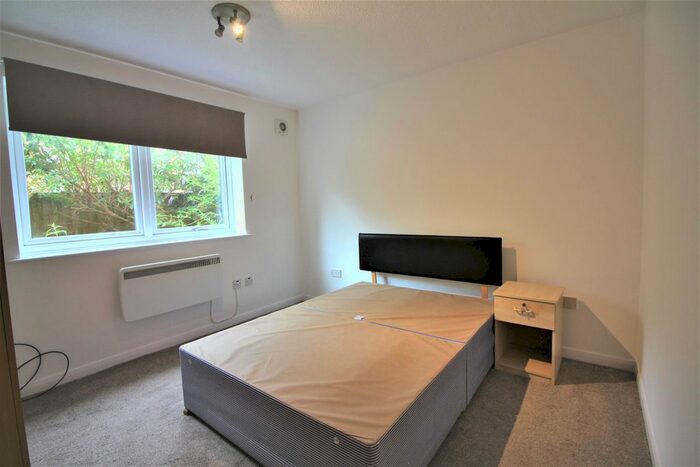 2 Bedroom Flat To Rent In Guild Court, Redcliff Backs, Bristol, BS1