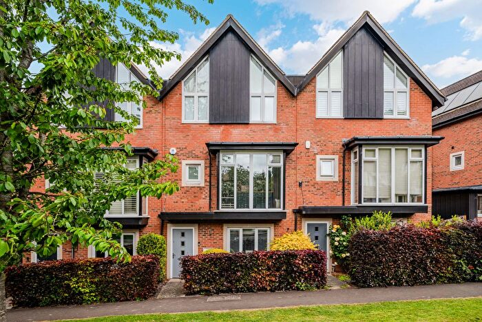 4 Bedroom Terraced House To Rent In Roundburrow Close, Warlingham, CR6
