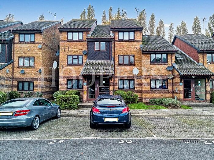 1 Bedroom Flat For Sale In Harp Island Close, London, NW10