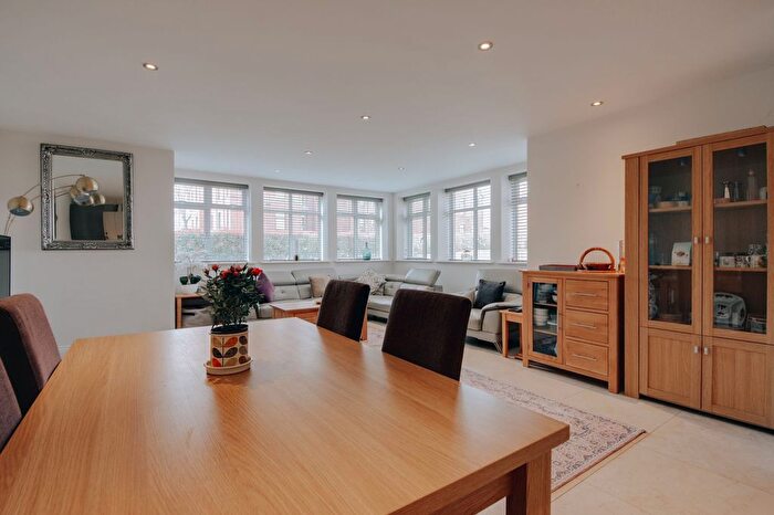 2 Bedroom Flat For Sale In Argyll House, Royal Connaught Park, Bushey, WD23