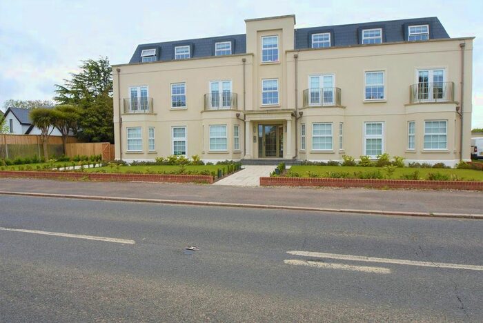2 Bedroom Flat To Rent In Slough Road, Datchet, Slough, Berkshire, SL3