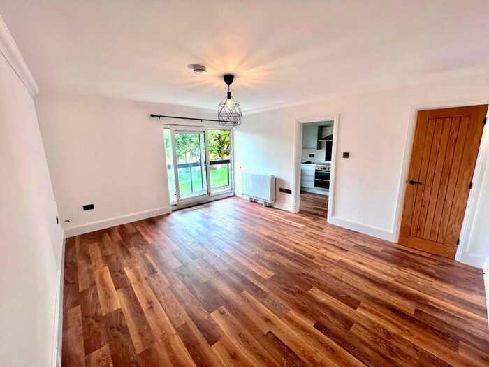 2 Bedroom Flat To Rent In Manor Court, Frenchay, Bristol, BS16