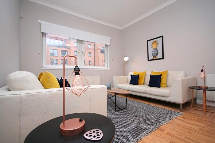 3 Bedroom Flat To Rent In Kelvinhaugh St, Bed Non Hmo Furnished Apartment - Available //, G3