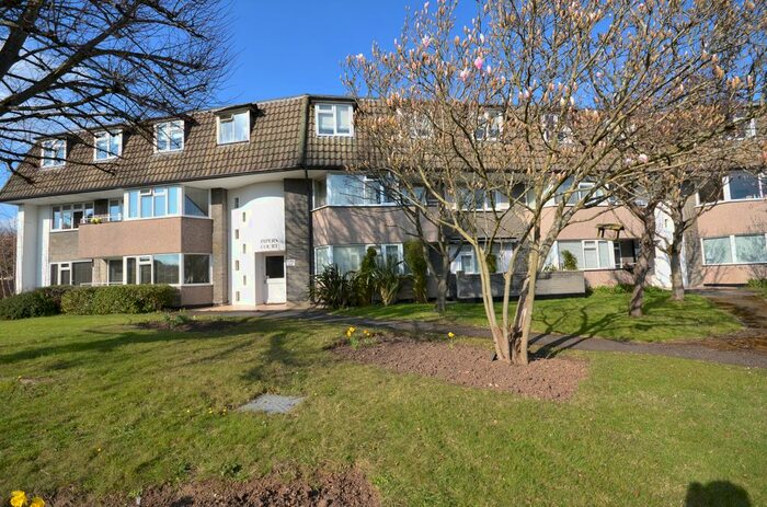 2 Bedroom Flat To Rent In The Fairway, Burnham, Slough, SL1