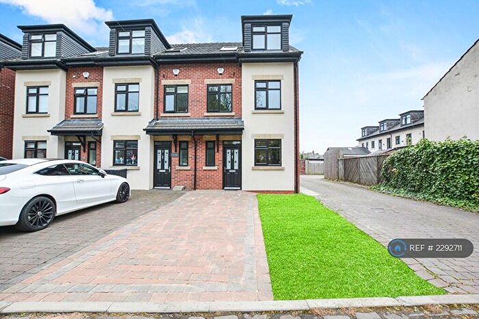 4 Bedroom Semi-Detached House To Rent In Higher Green Lane, Tyldesley, Manchester, M29
