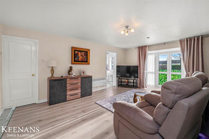 2 Bedroom Flat For Sale In Kay Brow, Ramsbottom, Bury, BL0